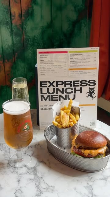 Lunch deal — £10 burger or pizza (Mon–Fri)