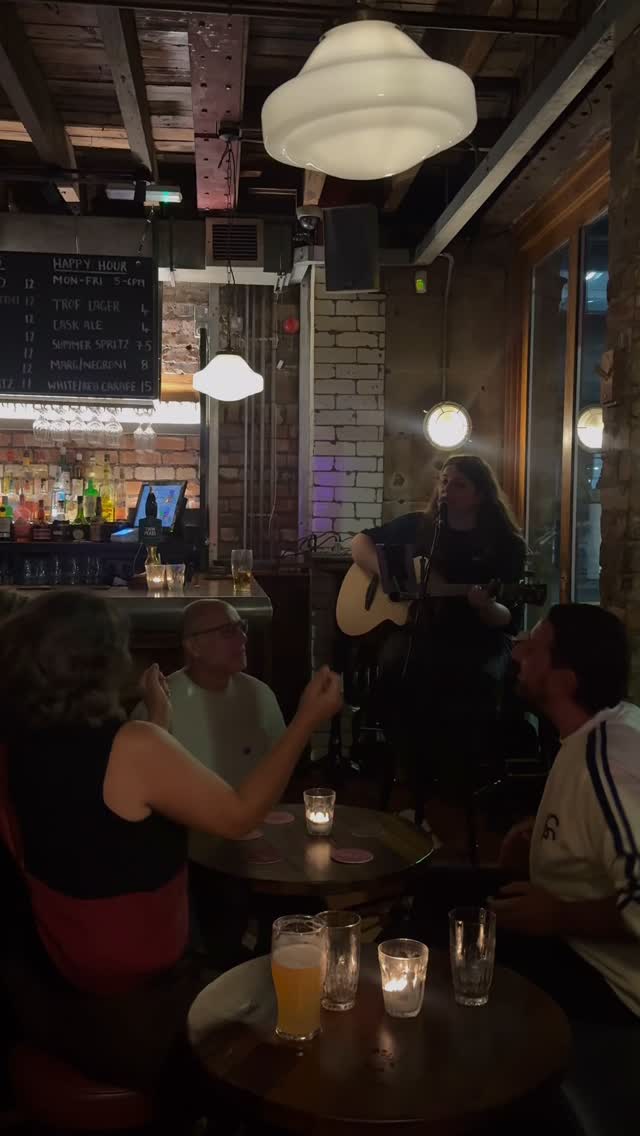 Happy Hour (Mon–Fri 17:00–18:00)
