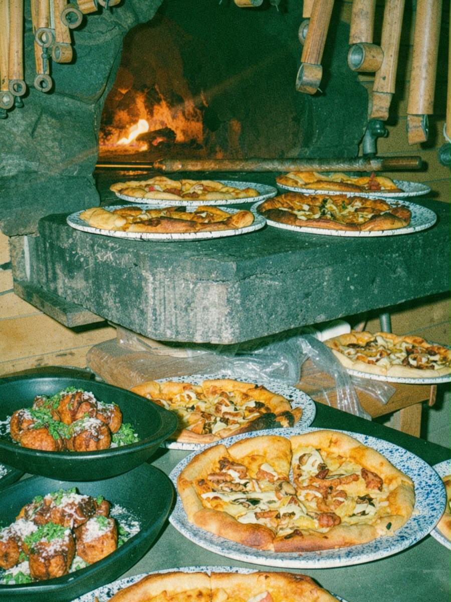 La Gitana — Thu–Sat opening (regular hours, next occurrence)