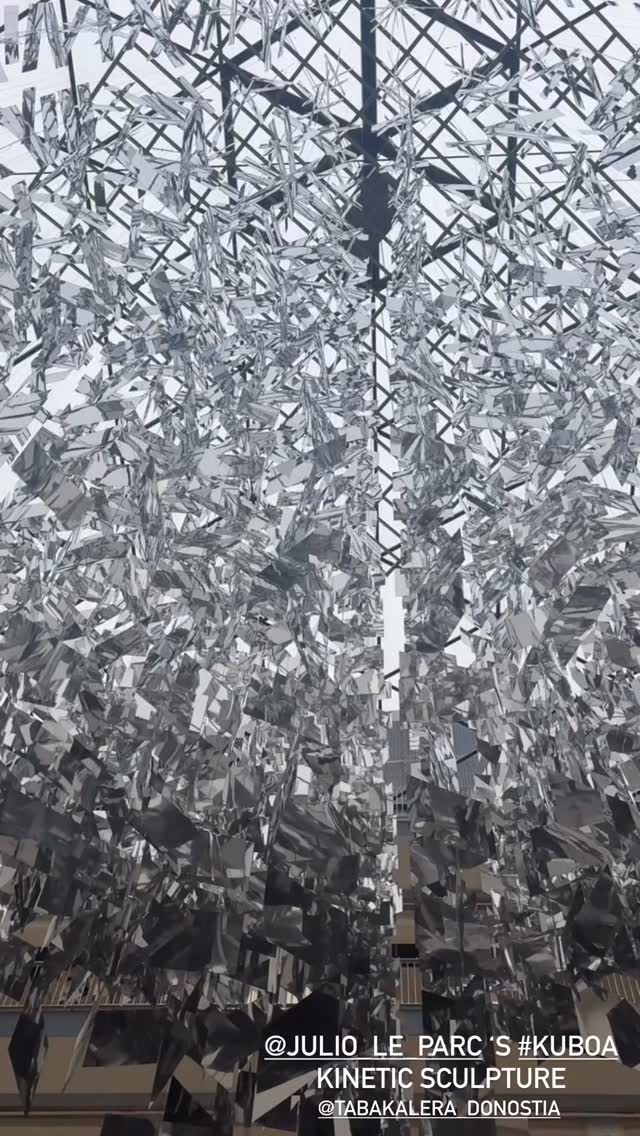 KUBOA — Julio Le Parc (kinetic sculpture)